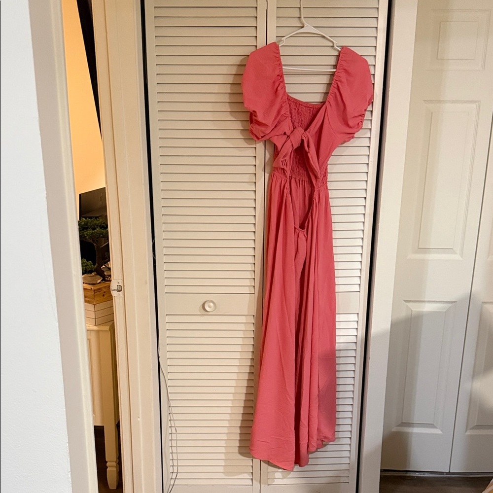Chic Coral Maxi Dress with Puff Sleeves - Picture 2 of 4